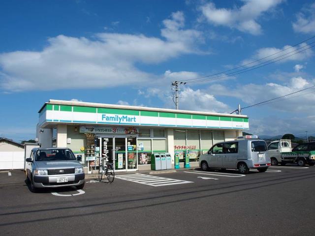 コンビニ　ファミリーマート（コンビニ）まで74m