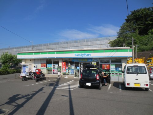 コンビニ　ファミリーマート 都筑インター店（コンビニ）まで637m