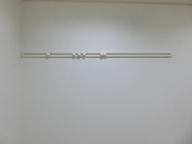その他設備　壁掛けハンガーレール付き