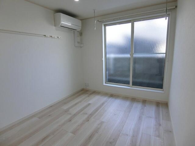 居室・リビング　こちらのリビングで趣味の時間をお楽しみください