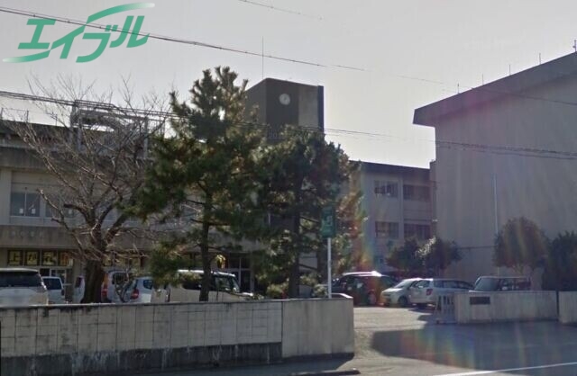 中学校　伊勢市立港中学校（中学校）まで966m