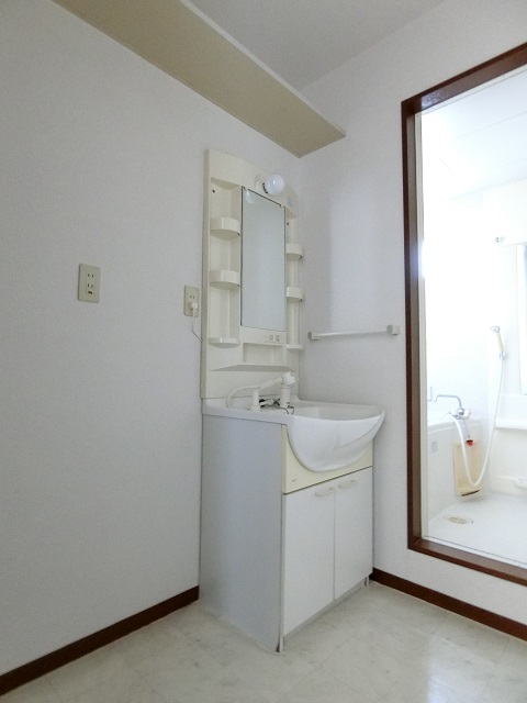 洗面設備　スペースが確保できる洗面所です