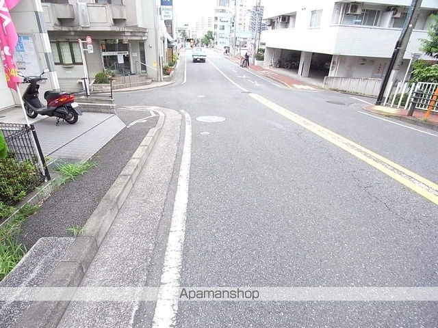 コンビニ　ファミリーマート（コンビニ）まで240m