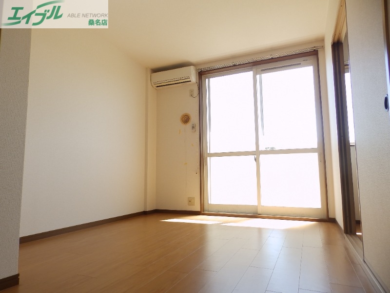 居室・リビング　同型部屋写真です。