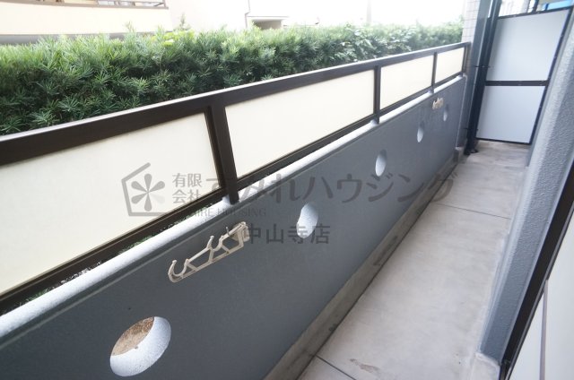 バルコニー　参考、同建物・反転間取りの号室