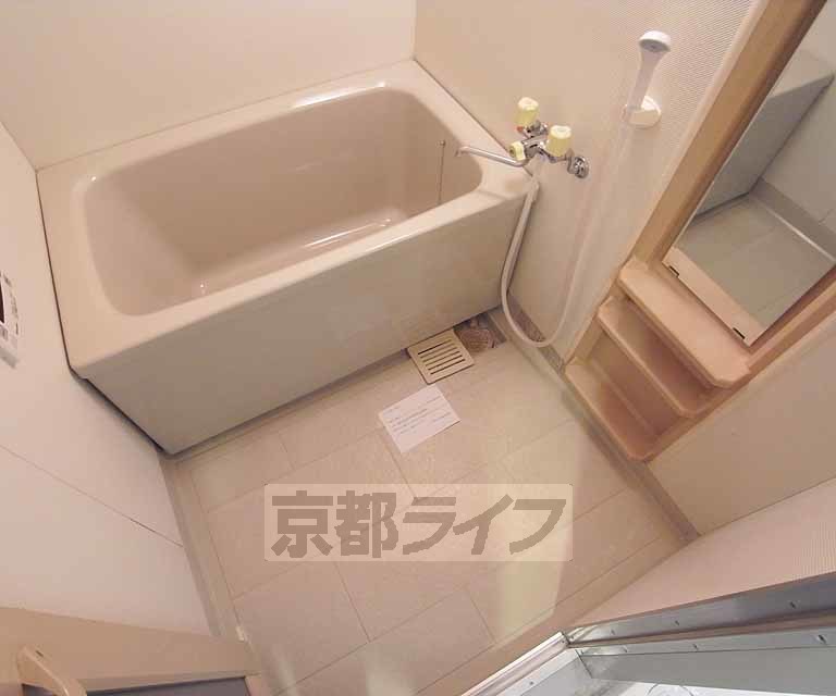 バス・シャワールーム　落ち着く大きさのお風呂です