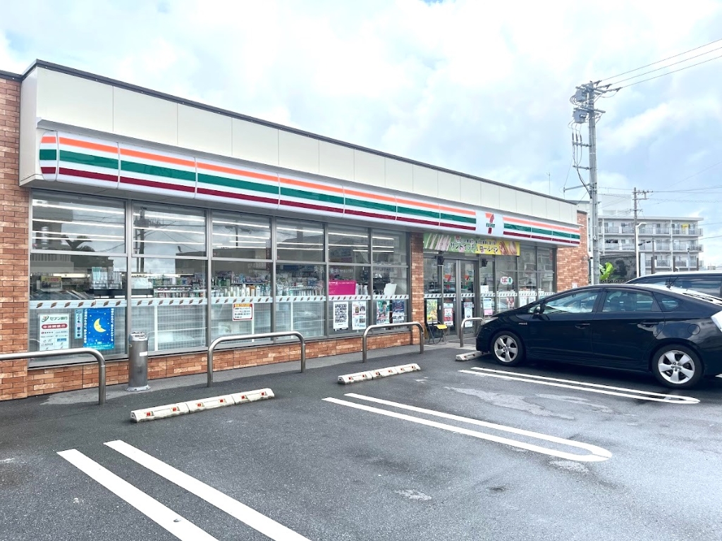 コンビニ　セブンイレブン 与那原町与那原店（コンビニ）まで244m