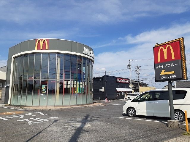 飲食店　マクドナルド碧南店（飲食店）まで840m