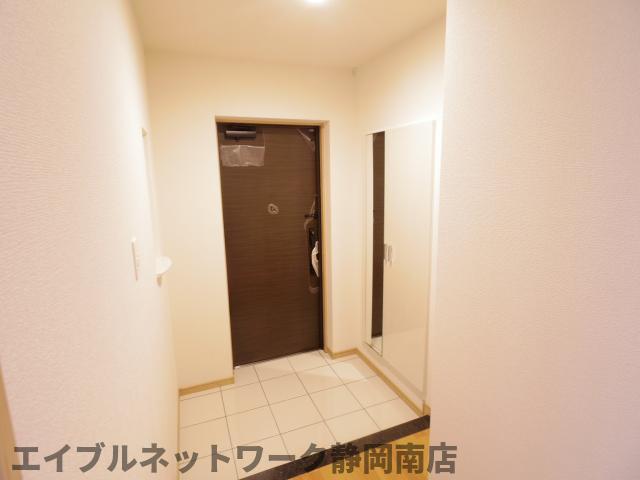 玄関　落ち着いた玄関です