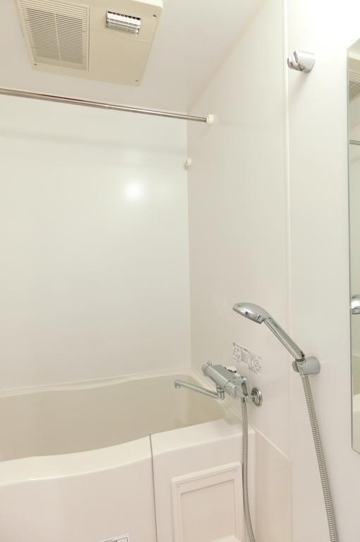 バス・シャワールーム　★同マンションのタイプ違いの画像です