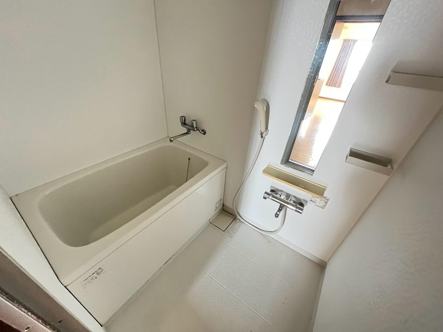 バス・シャワールーム　バスルーム