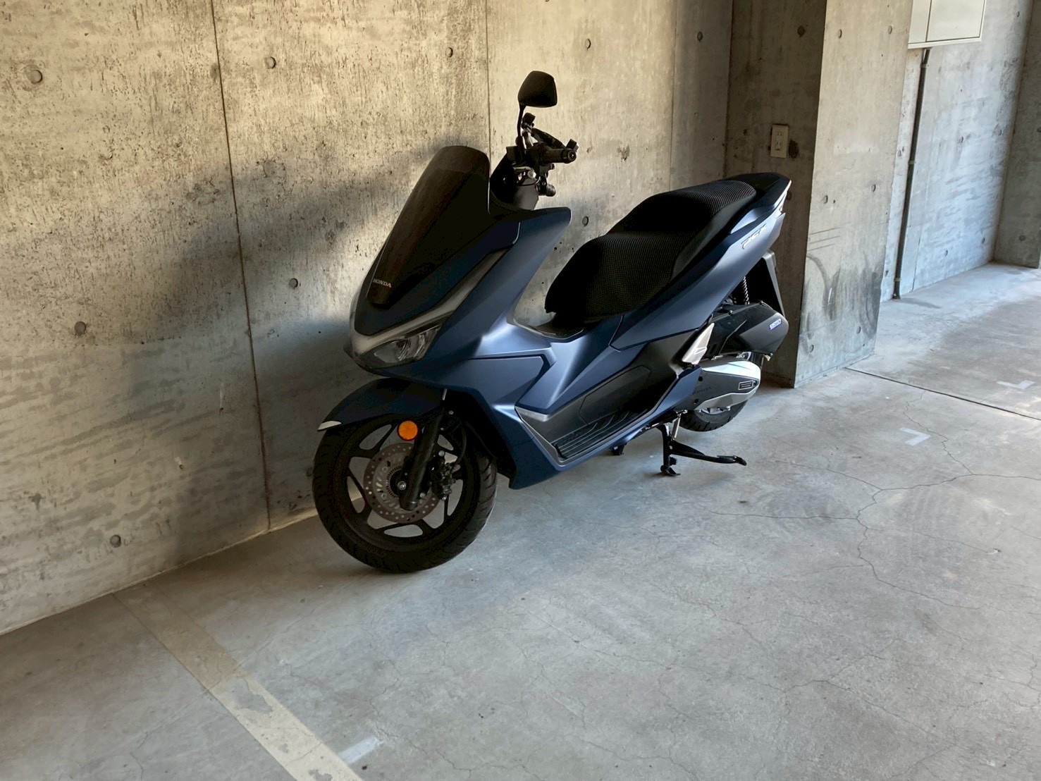 駐車場　中型車まで入庫可能！