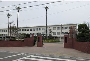 高校・高専　和歌山県立向陽高校（高校・高専）まで2335m