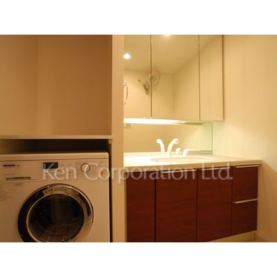 洗面設備　同タイプ28階のお部屋を撮影。仕様が異なることがあります。