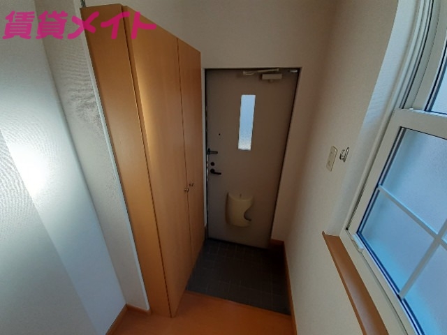 玄関　同型別室のお写真です