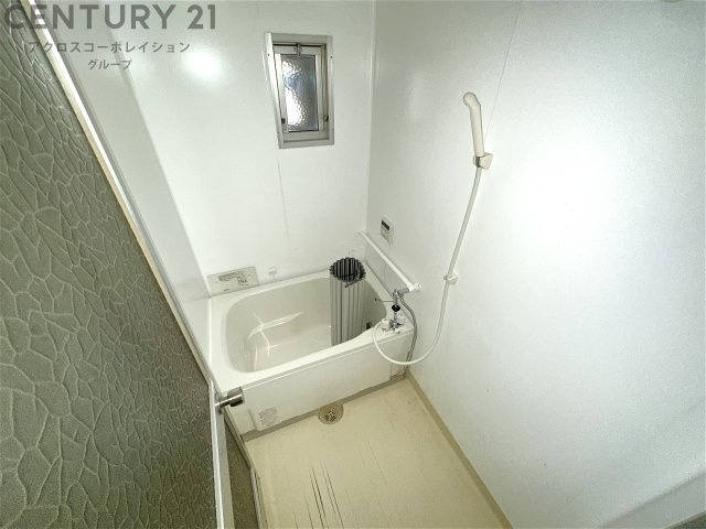 バス・シャワールーム　追い炊き機能付きで便利☆