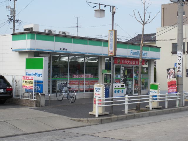 コンビニ　ファミリーマート（コンビニ）まで410m