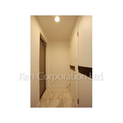 玄関　同タイプ14階のお部屋を撮影。仕様が異なることがあります。