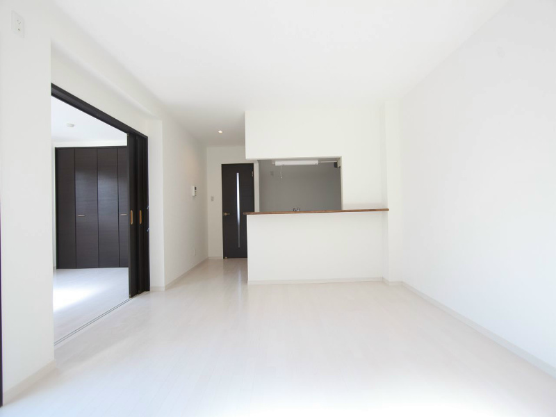 居室・リビング　ＬＤＫ14帖　洋室6.8帖とつなげても仕切っても使えます