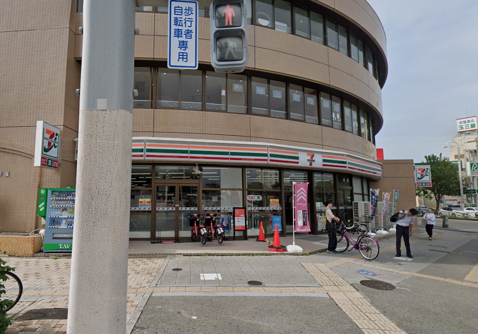 コンビニ　セブンイレブン 名古屋吹上駅前店（コンビニ）まで240m