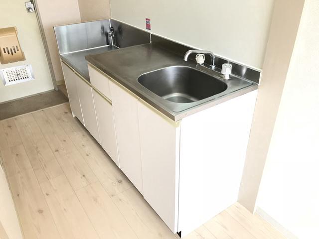 キッチン　コンパクトなキッチンで掃除もラクラク