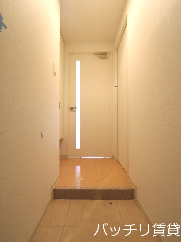 玄関　画像は別部屋の為イメージ、現状優先致します