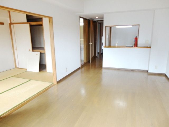 その他部屋・スペース　★広々13.2帖カウンターキッチン付のリビングです★