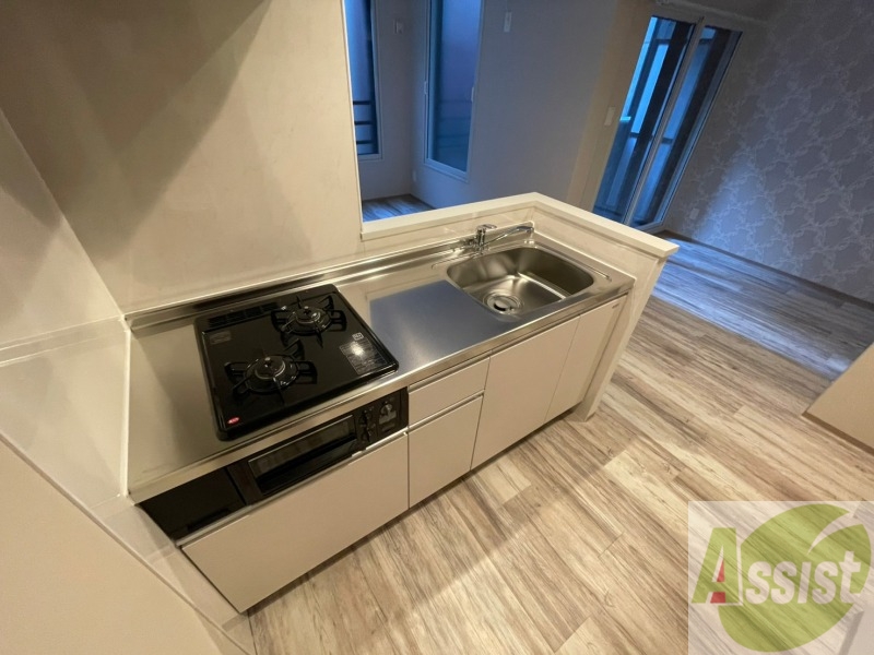 キッチン　システムキッチン。グリル付きでお魚も焼けますね。