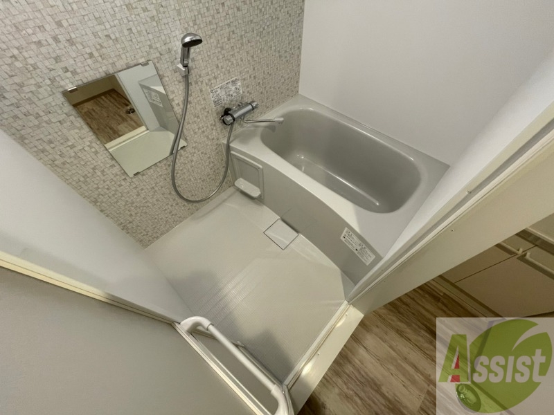 バス・シャワールーム　バスルームはこちらです。広々としてゆったり休めます。