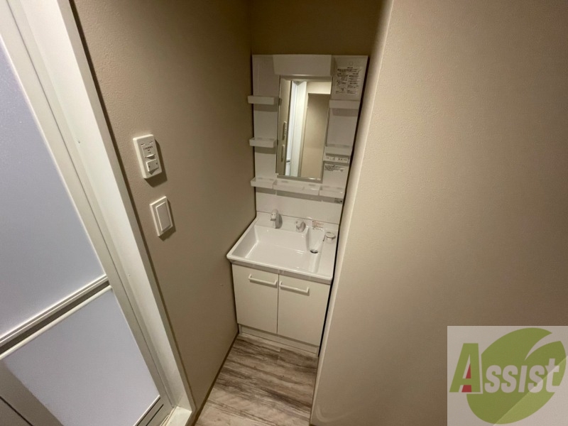 洗面設備　シャンプードレッサー。身支度はここでばっちり。