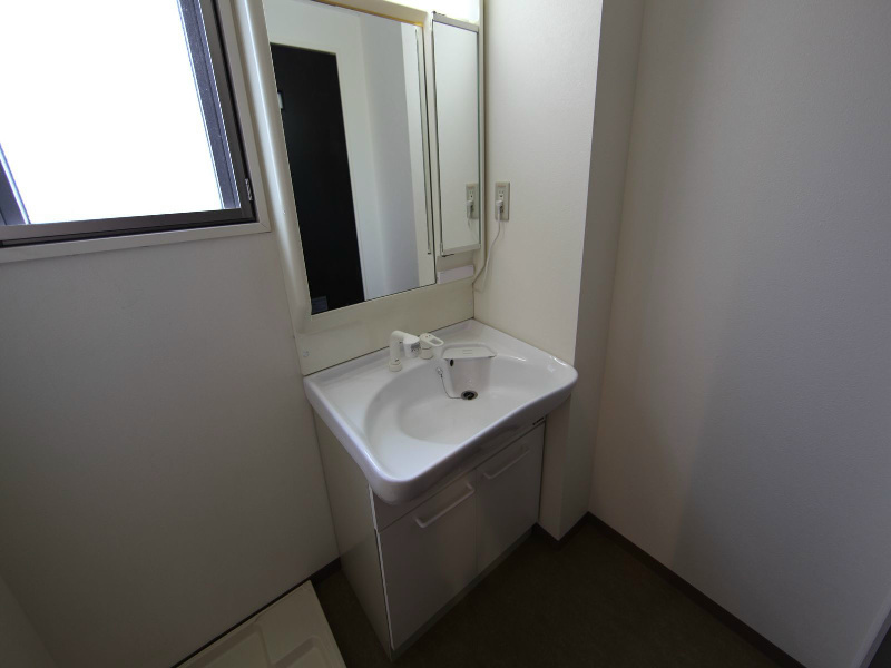 洗面設備　脱衣所　独立洗面所（シャンプードレッサー）洗濯機用意できます