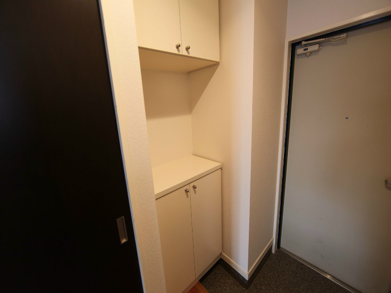 玄関　玄関　シューズボックス付（収納充実してます）