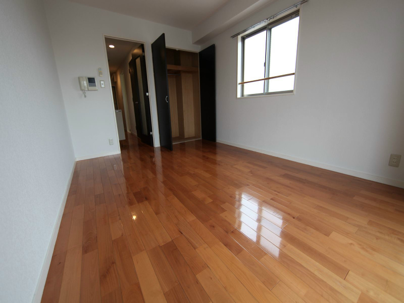 その他部屋・スペース　洋室8.4帖　クローゼット付（収納充実してます）