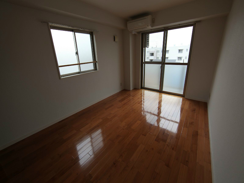 バルコニー　洋室8.4帖　クローゼット付（収納充実してます）