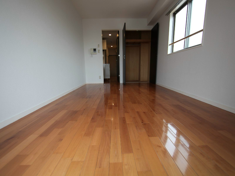 居室・リビング　洋室8.4帖　クローゼット付（収納充実してます）