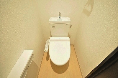トイレ　温水洗浄便座