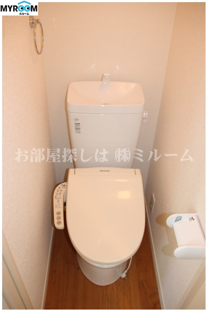 トイレ　温水洗浄便座（同一仕様写真）