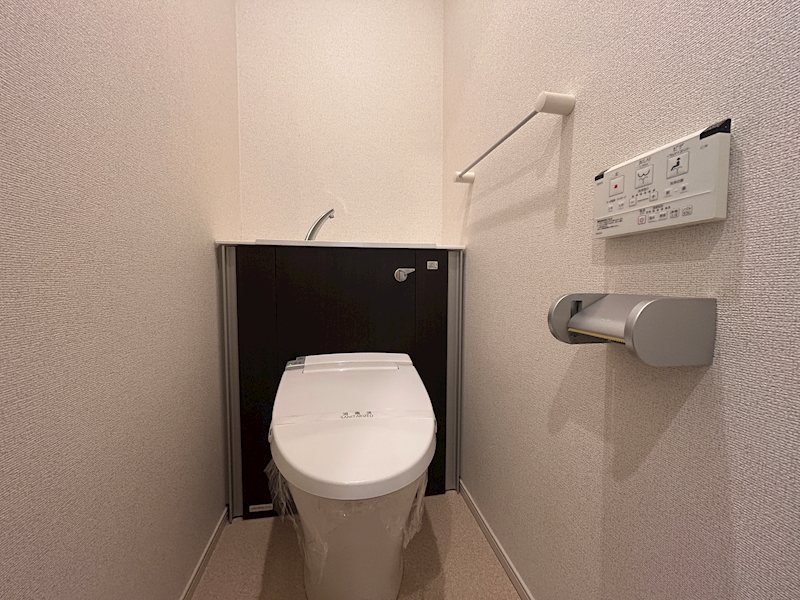 トイレ　便座前スペースゆったり！