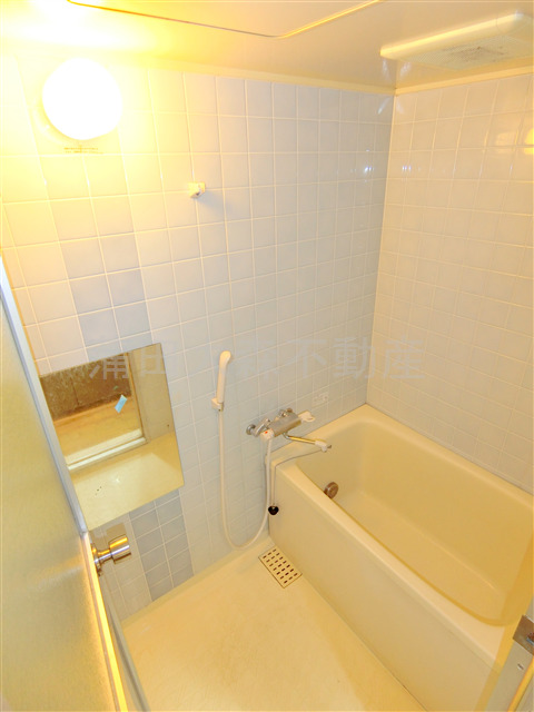 バス・シャワールーム　追焚付のバスルーム　お風呂