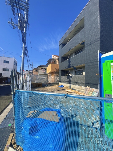 駐車場　外観（建設中）