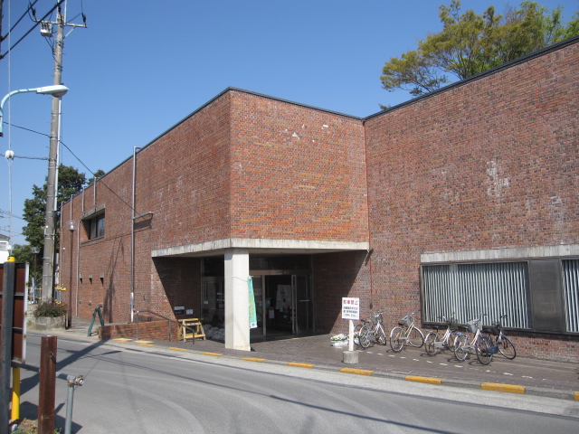 図書館　日野市立中央図書館（図書館）まで249m