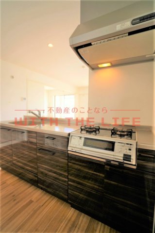 キッチン　広々とした洋室です