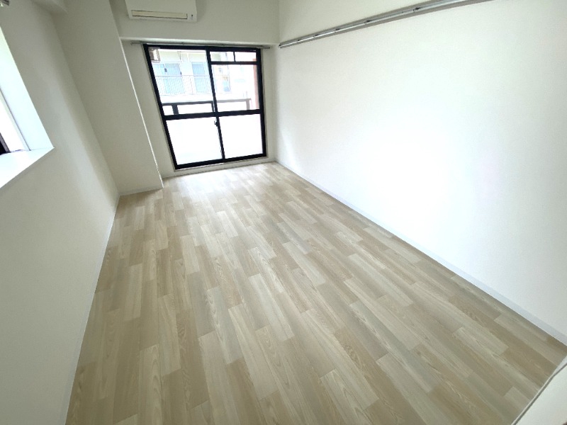 居室・リビング　白を基調にした明るいお部屋です。