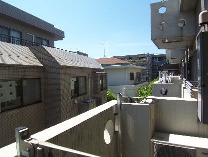 バルコニー　バルコニーつき！