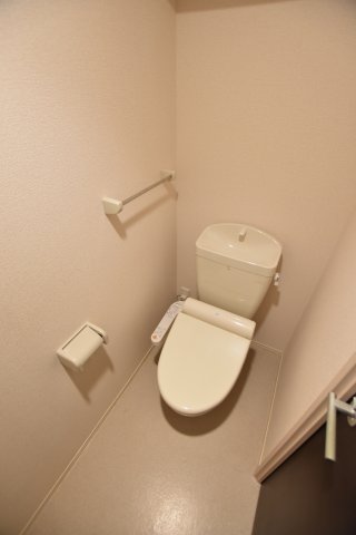 トイレ　同物件、別号室の参考写真です。