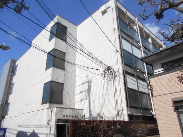 建物外観　最寄駅まで徒歩３分の立地です