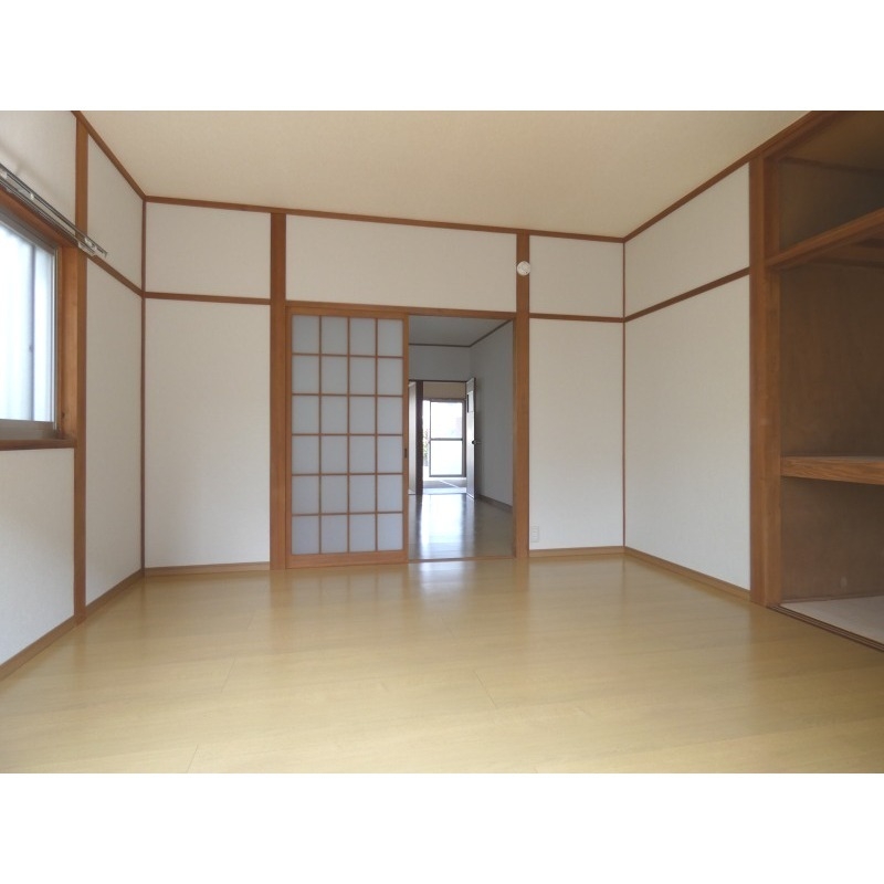 その他部屋・スペース　広々８帖の洋室