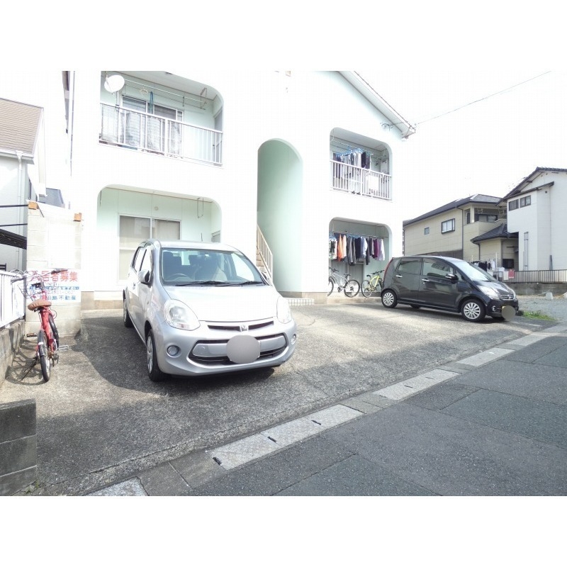 駐車場　駐車場１台無料