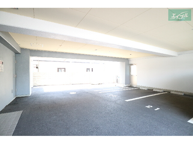 駐車場　駐車場