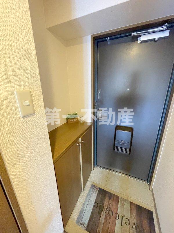 玄関　家具等はイメージです。